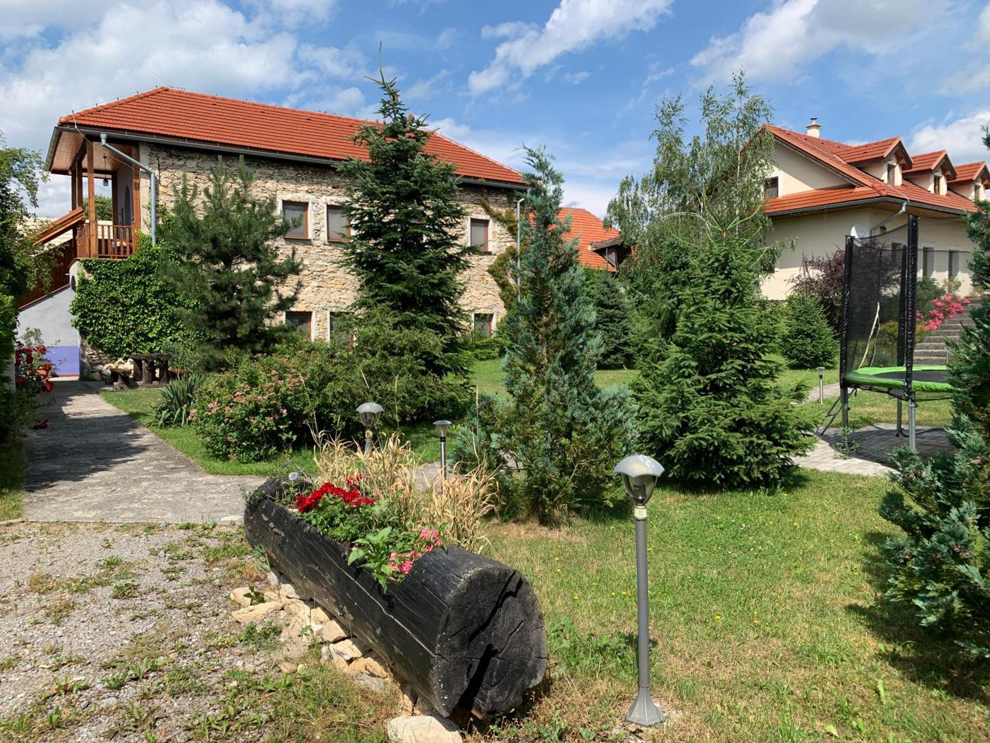 Villa Lypche Bešeňová Exteriér fotografie